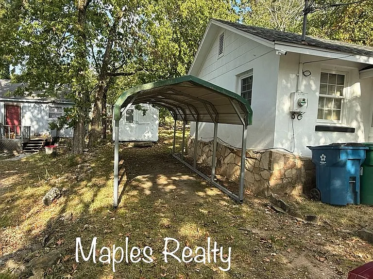 185 Wildflower Ave — Photo 2