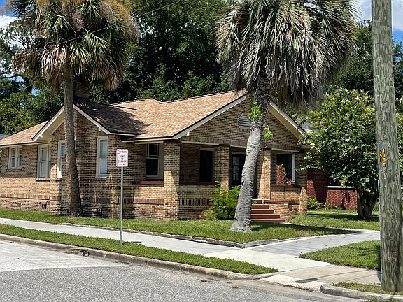 3rd image of 2579 Dellwood Ave