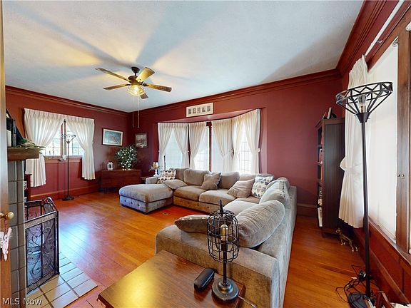 5th image of 217 4th St NE