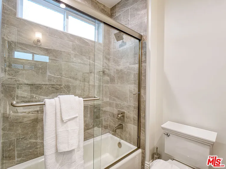 8700 Chalmers Dr #Penthouse 401 — Photo 14