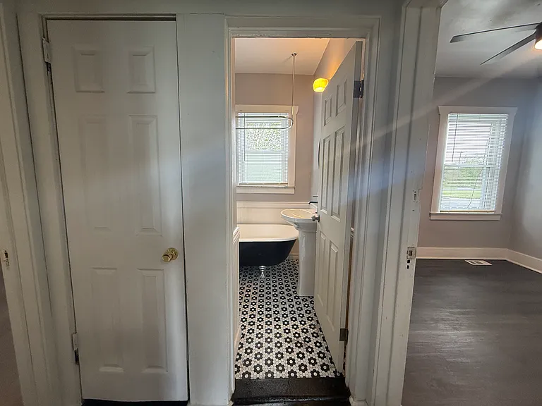 4839 Helen St — Photo 17