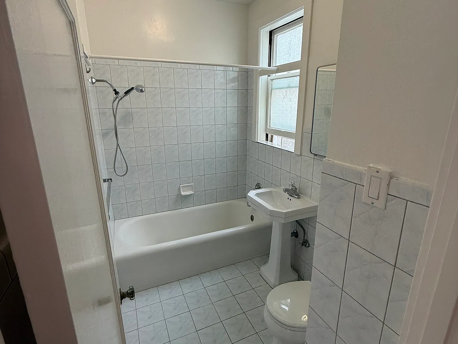 1 bed, 650 sqft, $4,400 — Photo 2
