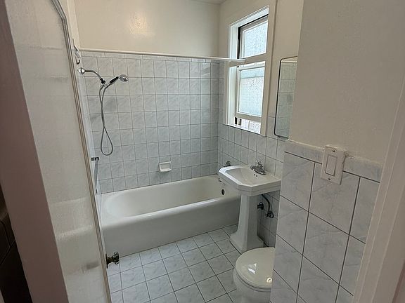 2nd image of 930 Bay St APT 9