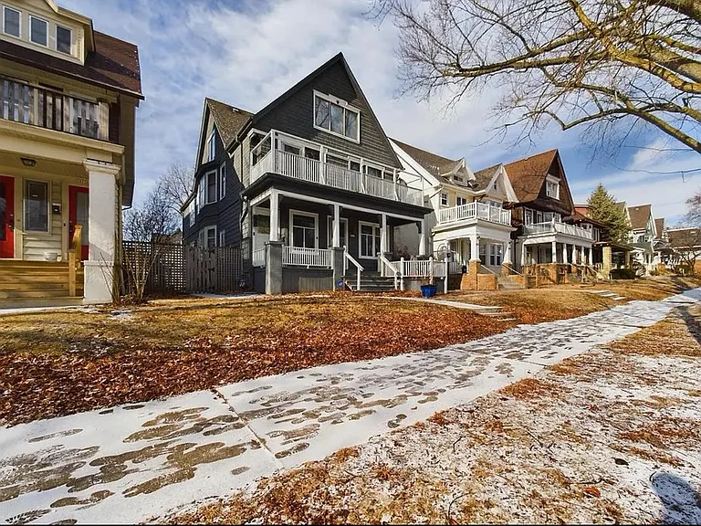 2827 N Murray Ave — Photo 1