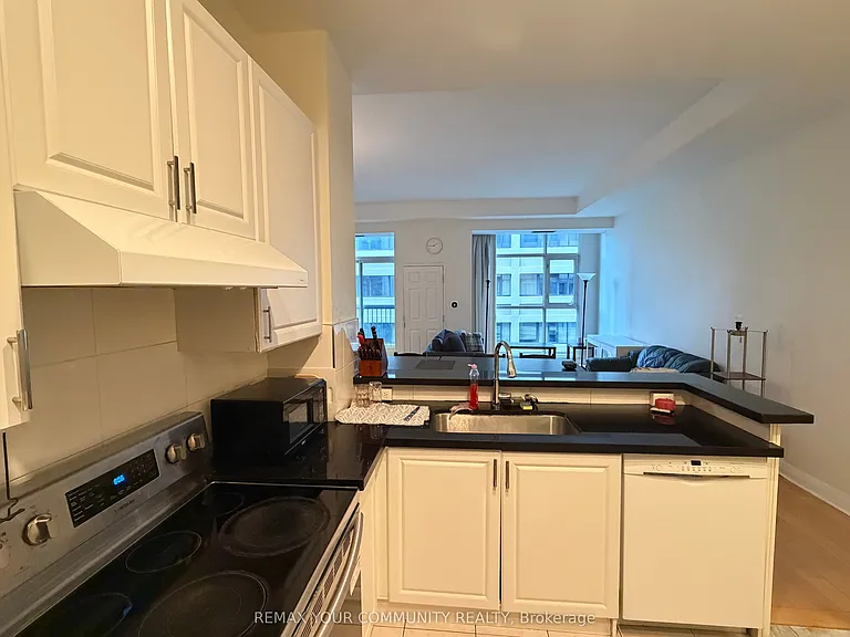 8 Wellesley St E #705 — Photo 5