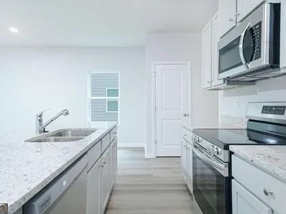 5th image of 141 Village Green Dr NW