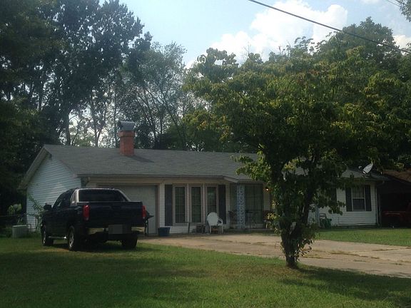 3rd image of 2105 Birchwood Dr NE