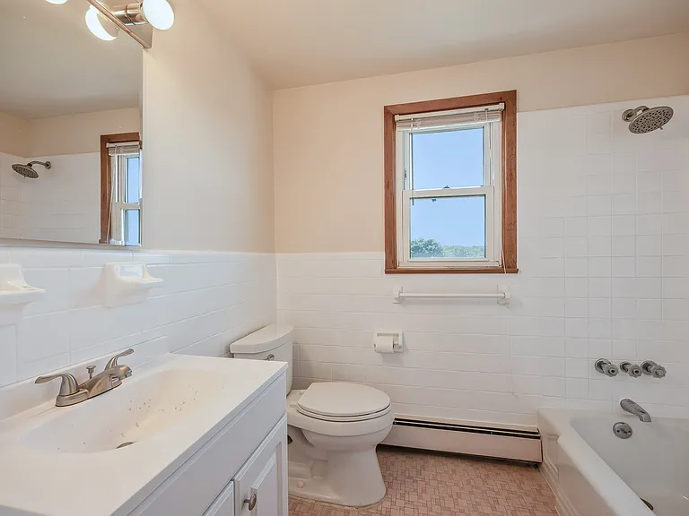 88 Maple Ave — Photo 12
