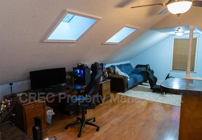 114 Queensbury Cir — Photo 18