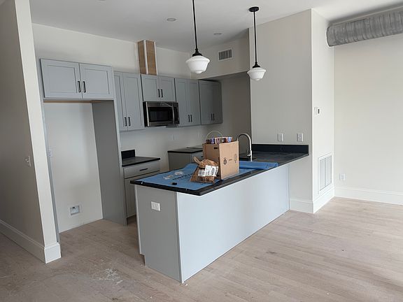 3rd image of 108 W Courthouse Ave #201
