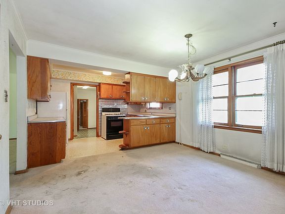 3rd image of 6420 W 93rd St