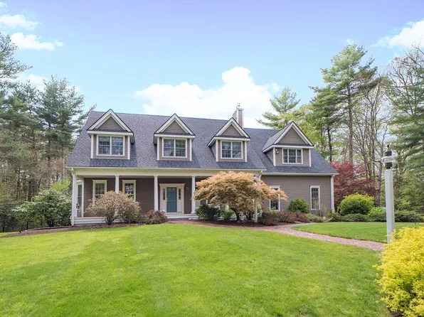 21 Granite St, Medfield, MA 02052