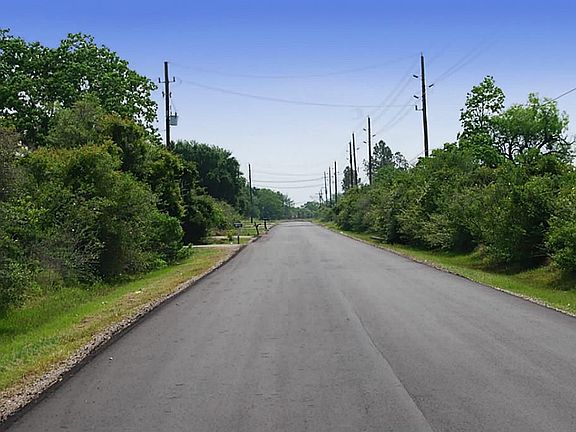 This is looking eastward down McKinnon road.   The property is at the first mailbox on the left