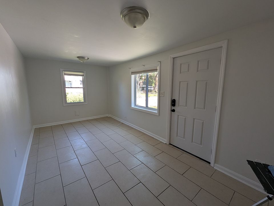 entrance/living room