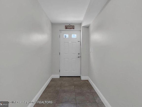 3rd image of 205 Fremont Ave #2