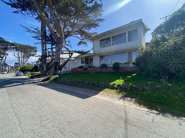 1051 Shell Ave — Photo 2