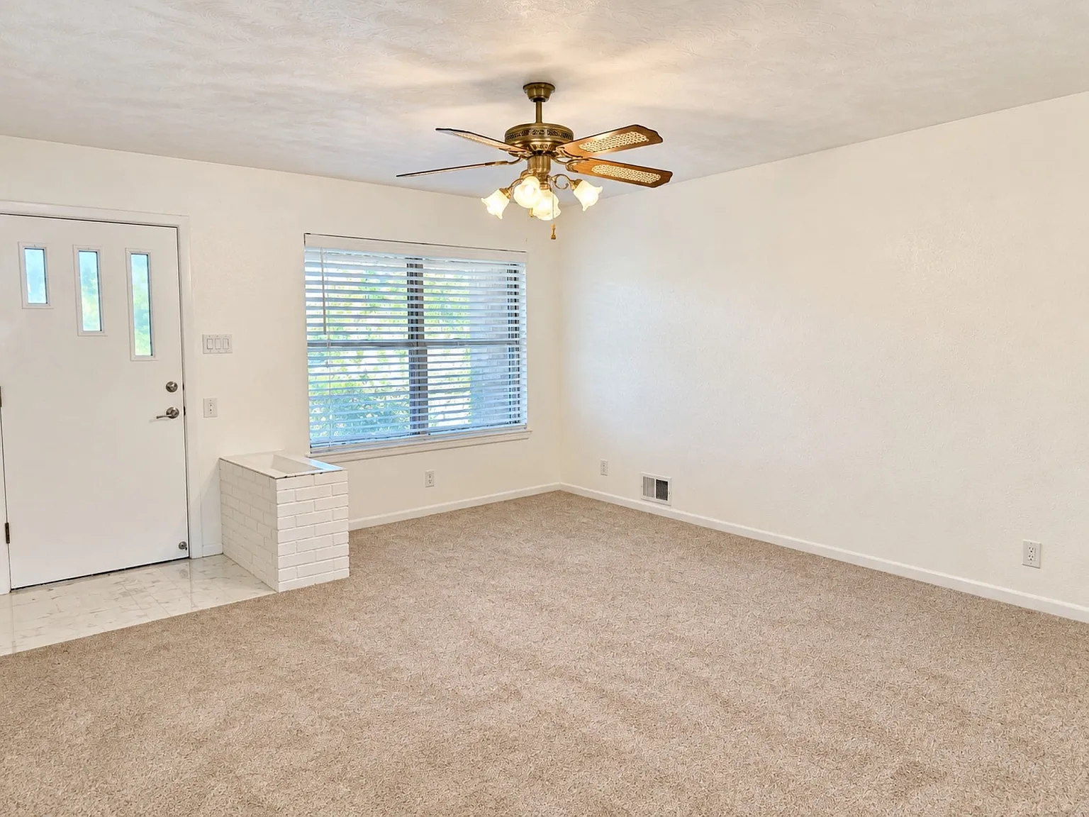 3 bed, 2.0 bath, 1461 sqft, $1,650 — Photo 4
