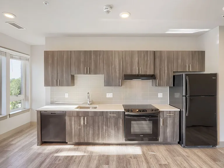 4923 King St — Photo 5