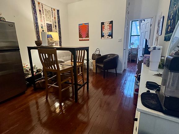 2nd image of 222 W 20th St APT 7
