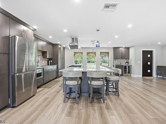 5th image of 1860 Marina Cir