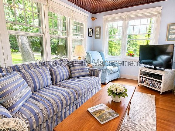 5th image of 630 Pleasant St