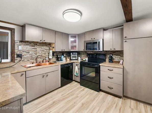 21315 Scenic Dr, Chugiak, AK 99567