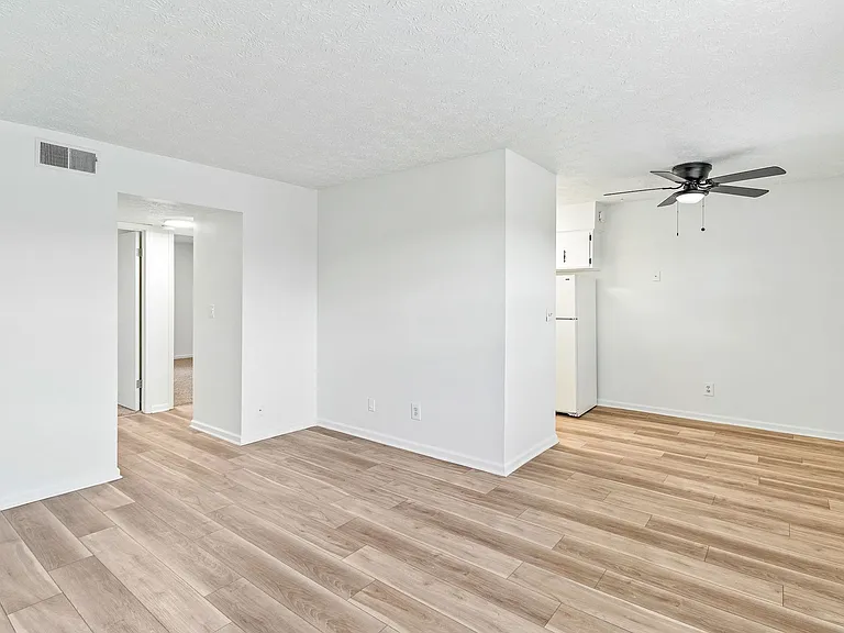 Foreman Apartments — Photo 1