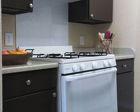 Estrella at Broadmoor Apartments | Fort Worth