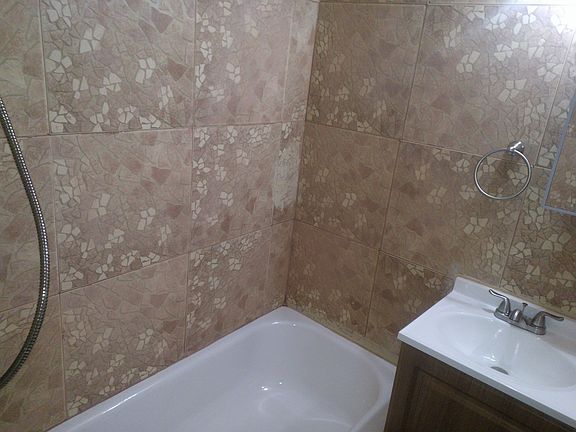 2nd image of 432 Oakley Ave #2