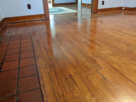 3rd image of 7632 Westmoreland Ave #1