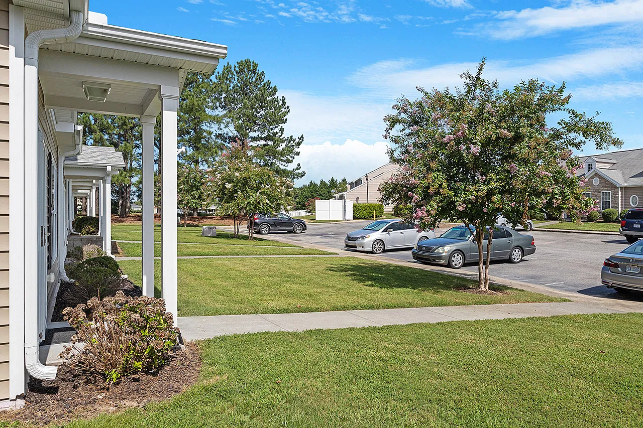 3 bed, 2.5 bath, 1437 sqft, $1,650 — Photo 4