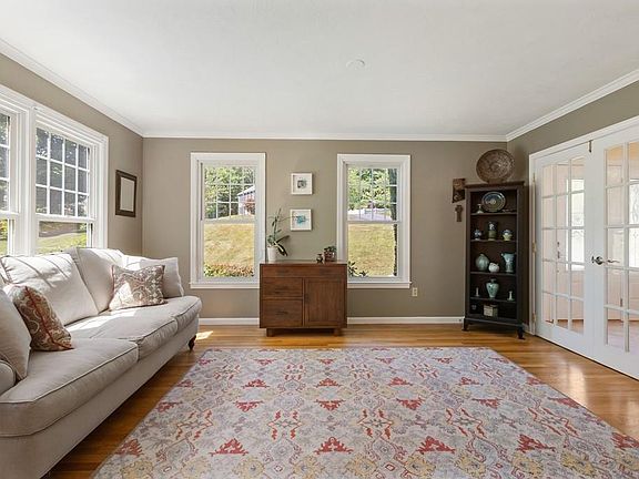 5th image of 4 Longwood Dr