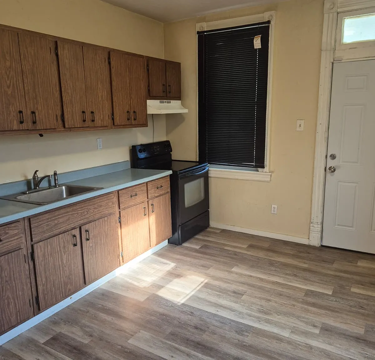 3 bed, 1600 sqft, $950 — Photo 3