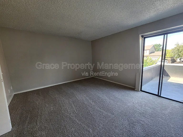 492 S Dover Ave — Photo 9