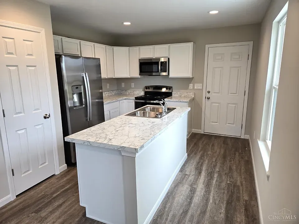 4 bed, 1440 sqft, $2,050 — Photo 4