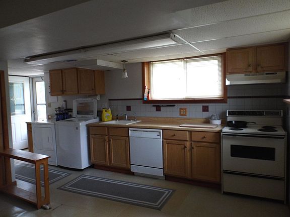 5th image of 303 W Oshkosh St