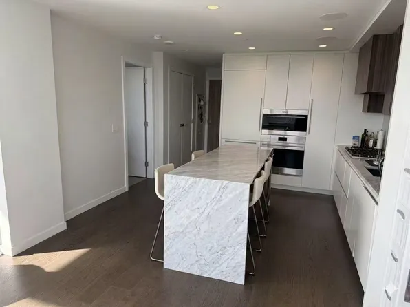 7418 Paulson St #1104, Vancouver, BC V6P 0K2