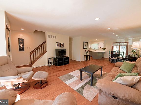 5th image of 7923 Ridge Ave #25