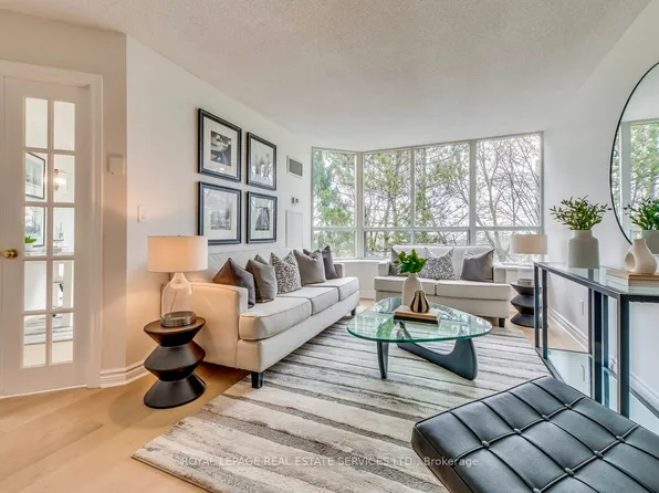 1 Ripley Ave #403, Toronto, ON M6S 4Z6