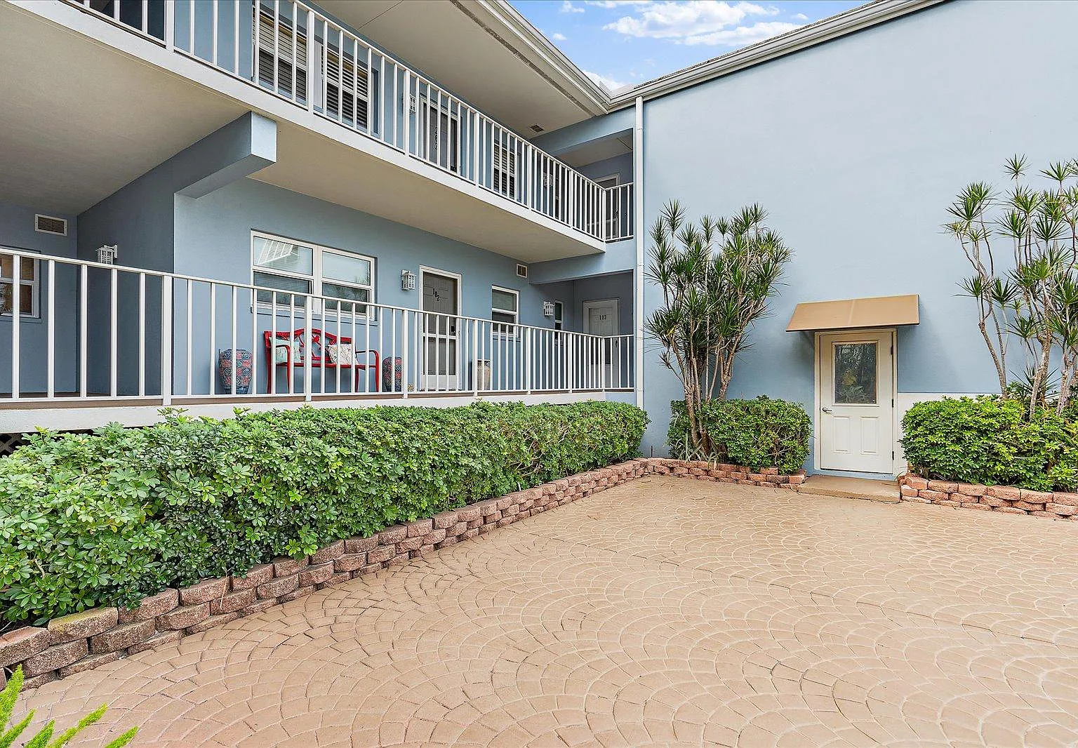 5621 Gulf Of Mexico Dr — Photo 2