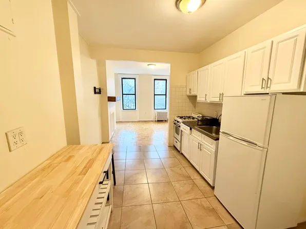 320 East 59th Street image 1 of 13