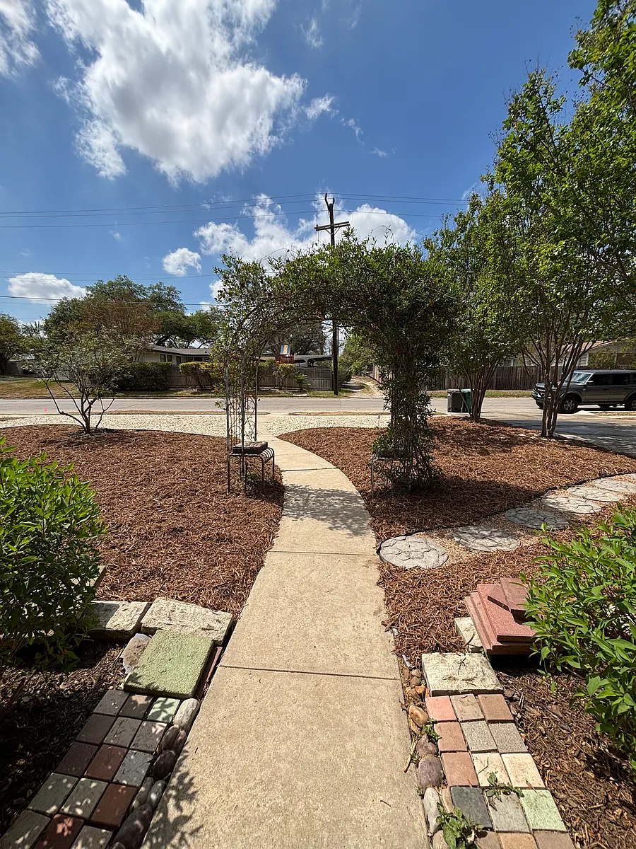 Building Photo - 7706 Mertz Dr