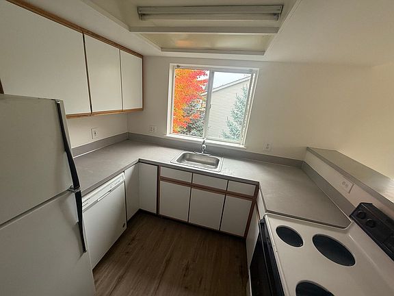2nd image of 1004 37th St SE #D91-d