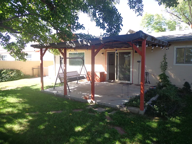 914 Sunset Dr — Photo 6