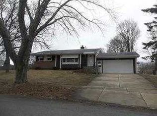 404 Calvin Park S, Rockford, IL 61108