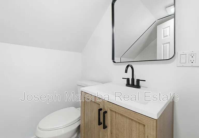 159 Connecticut Ave — Photo 12