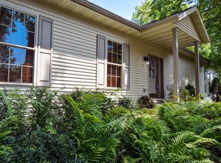 135 Wildwood Rd, Algonquin, IL 60102