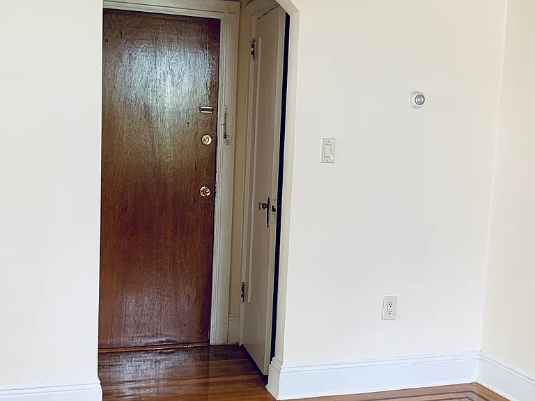 416 22nd St #5 — Photo 7
