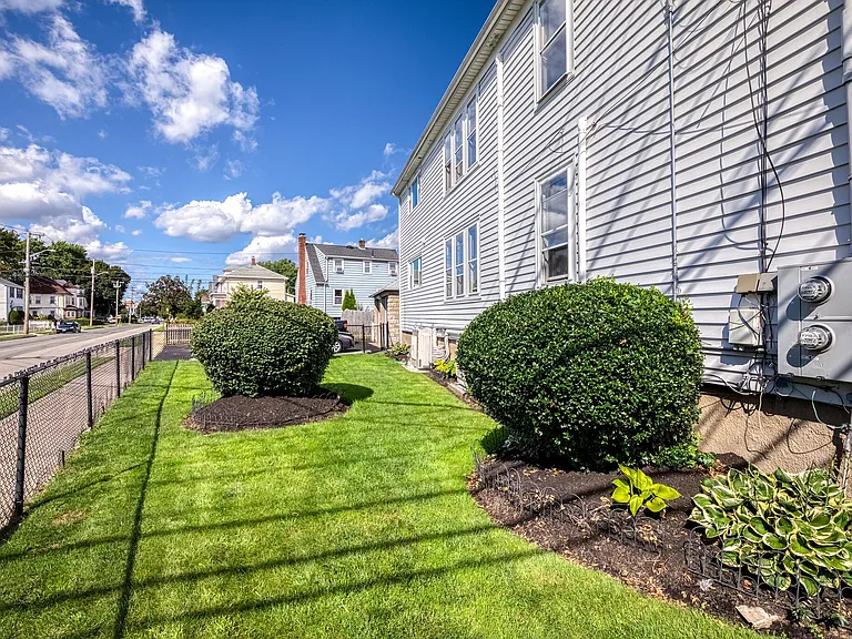 338 Riverside Ave — Photo 35