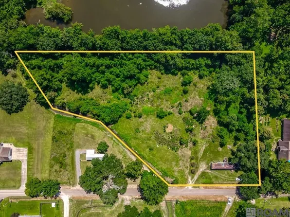 11036 Lakeview Dr, Geismar, LA 70734